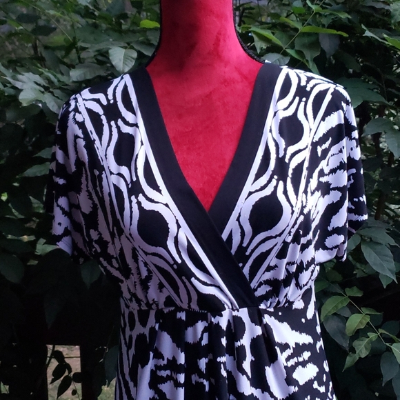 AB Studio Black & White Easy Dress Size Medium - Picture 3 of 10